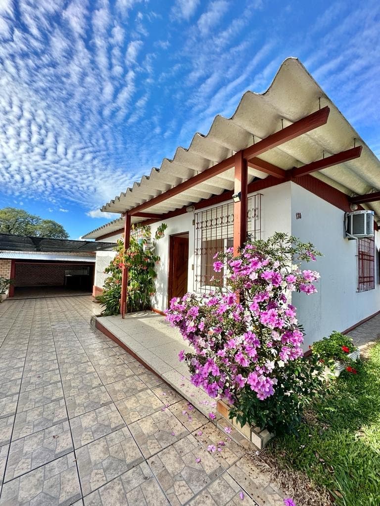 Casa de 3 dormitórios · Rubem Berta